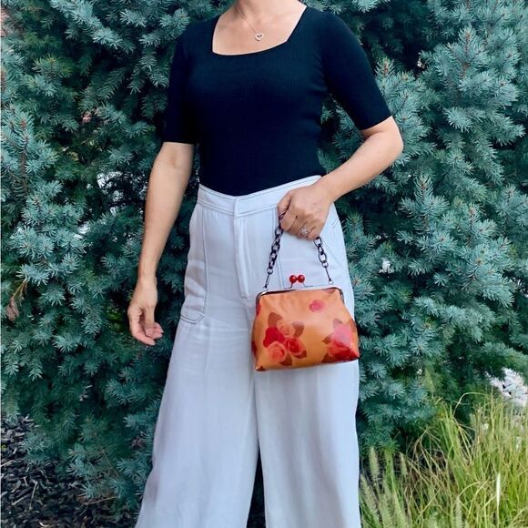 Handmade Genuine Leather Rose Print, Cherry Kisslock Purse/Wristlet/Crossbody - Picture 4 of 16